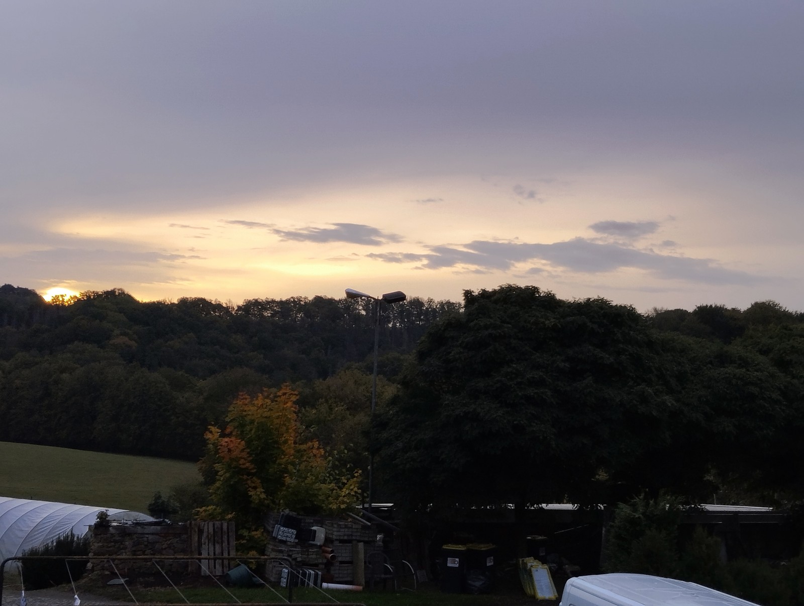 Der Schrottplatz - Spiegelsymmetrisch des Showrooms