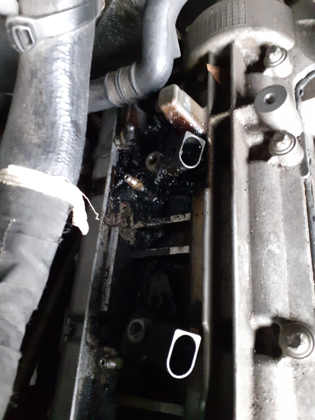 Motoröl kommt aus Getriebeöffnung