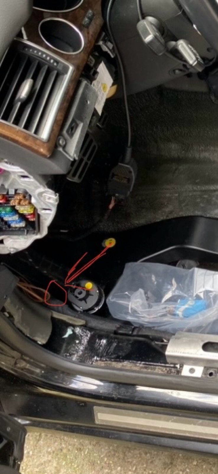 Wasser im Fußraum Abläufe dicht