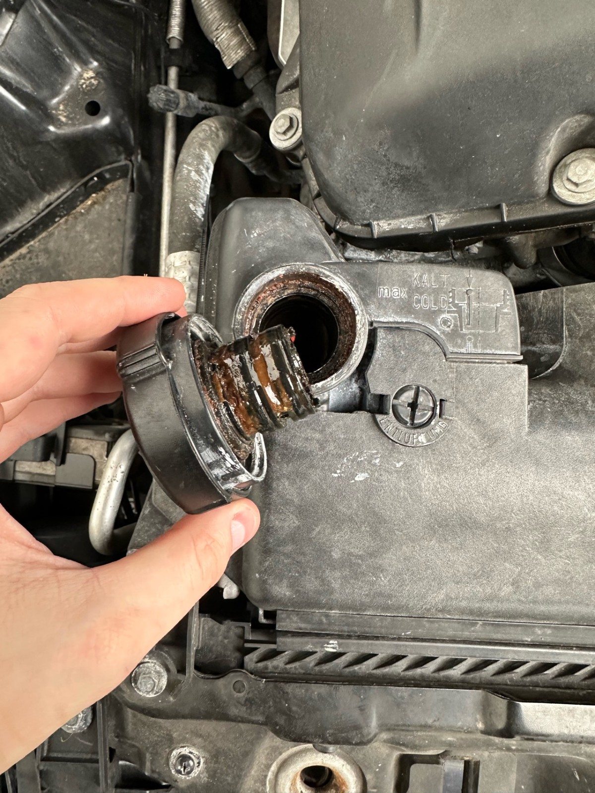 Kühlwasser braun und schaumig