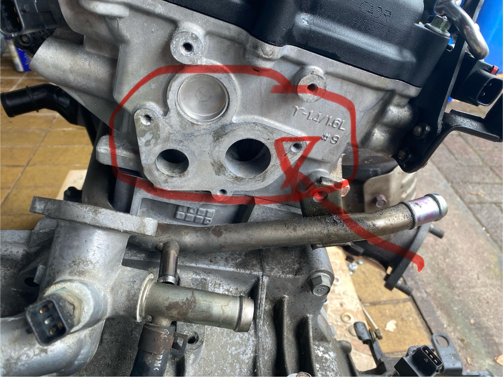 Bild Kia ceed 9/09 Kühlwasser / Heizung Anschluss über Getriebe Glocke