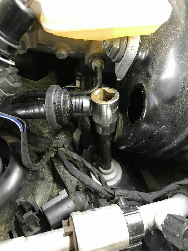 Beim starten "hartes" Bremspedal