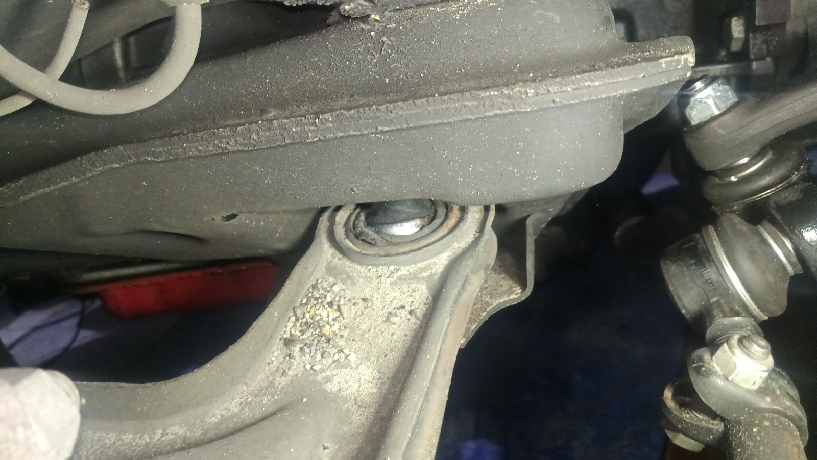 Wagen zieht nach re.Seite und dann nach li.Seite zurück....ALLEINE...!