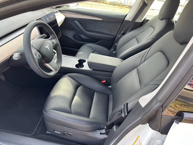 Biete Tesla Model 3 SR: 1 Jahr Leasingübernahme ohne Gewinnabsicht 421€/mtl.