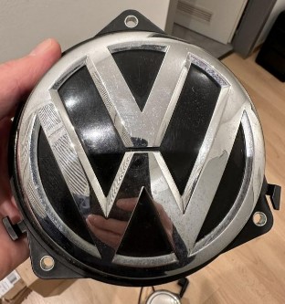 Wasser in Reserveradmulde nach Regen