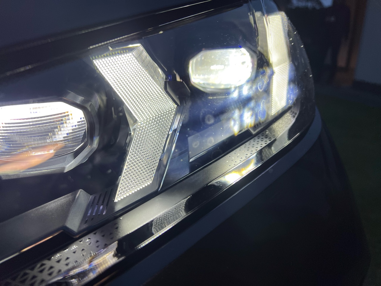 X5 LCI Scheinwerfer innen fleckig/milchig