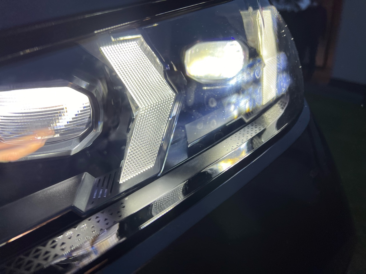 X5 LCI Scheinwerfer innen fleckig/milchig