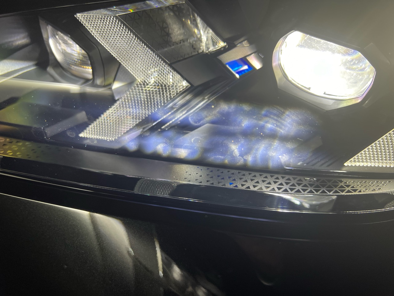 X5 LCI Scheinwerfer innen fleckig/milchig