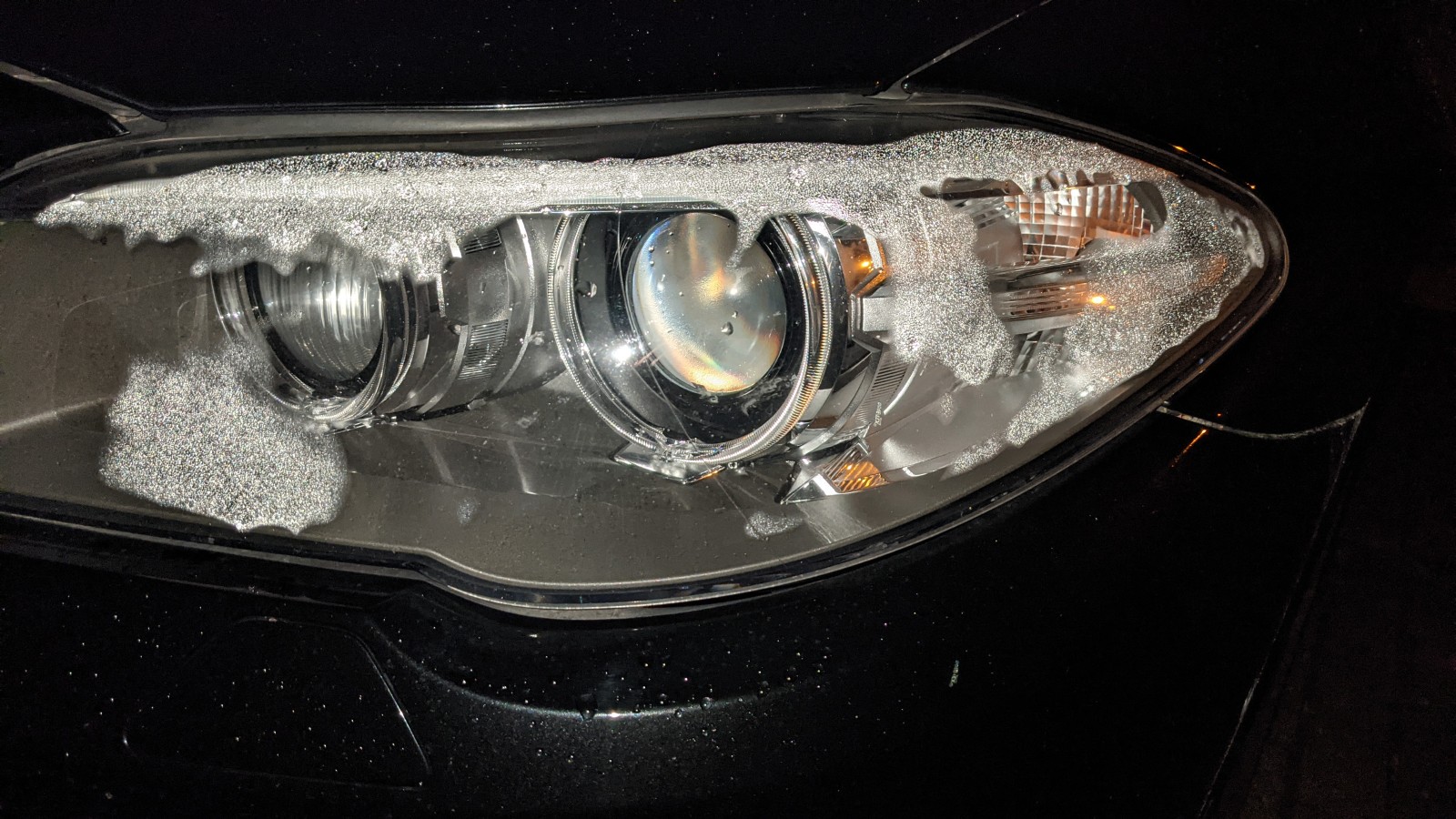 Linker Scheinwerfer undicht