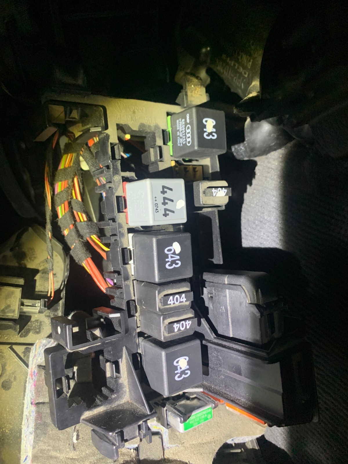 Sitz und Nummer des Entlastungsrelais