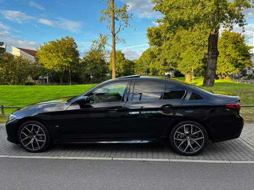 Vor der Tieferlegung mit Standard Fahrwerk und elektr. Daempfern.jpg