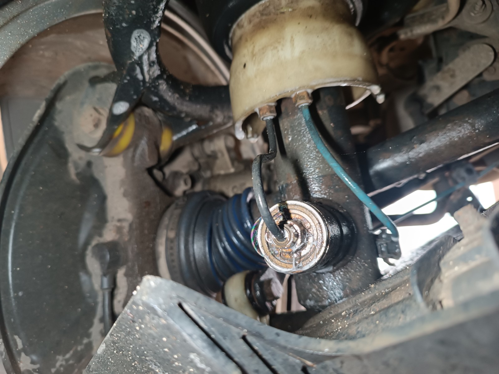 Audi Allroad Stoßdämpfer hinten Luftleckage