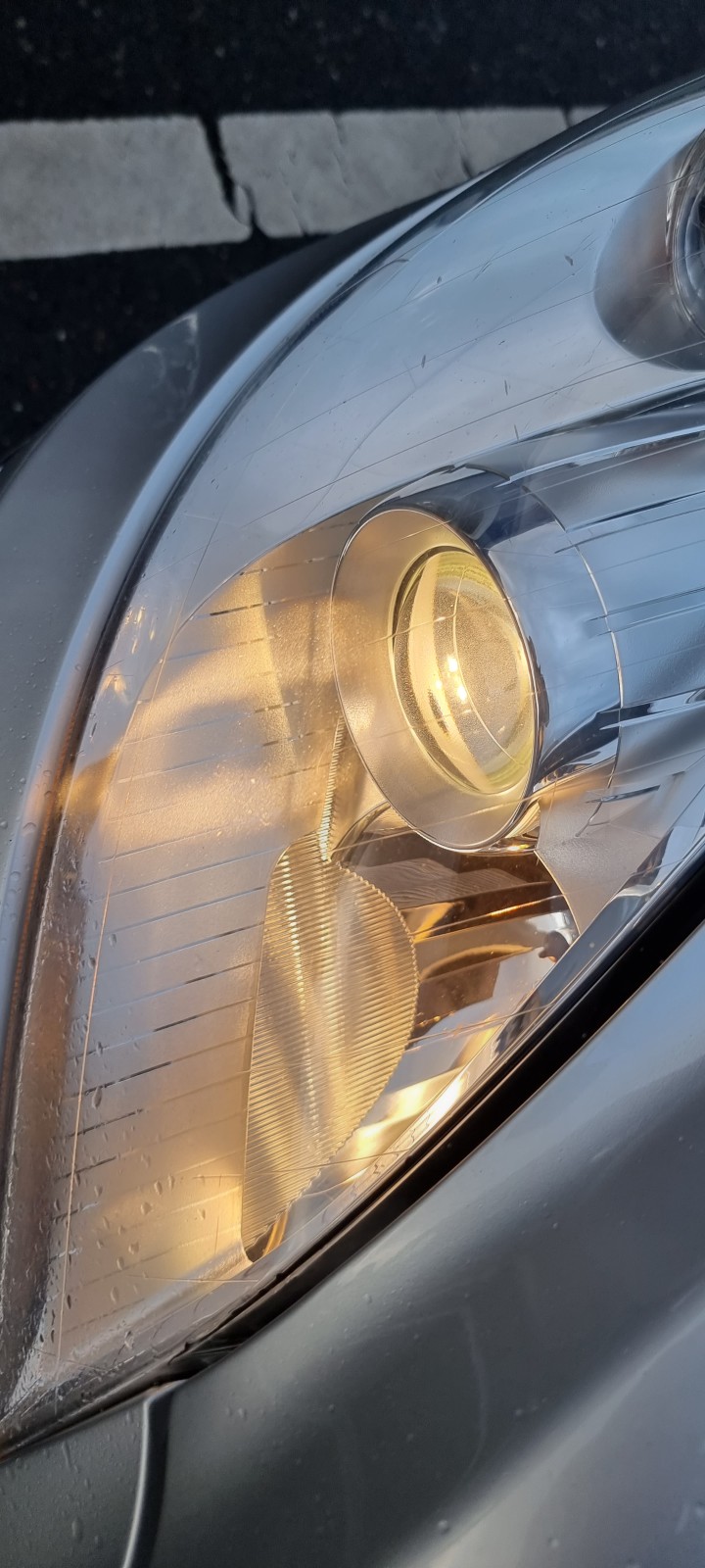 Unterschiedliche Scheinwerfer?