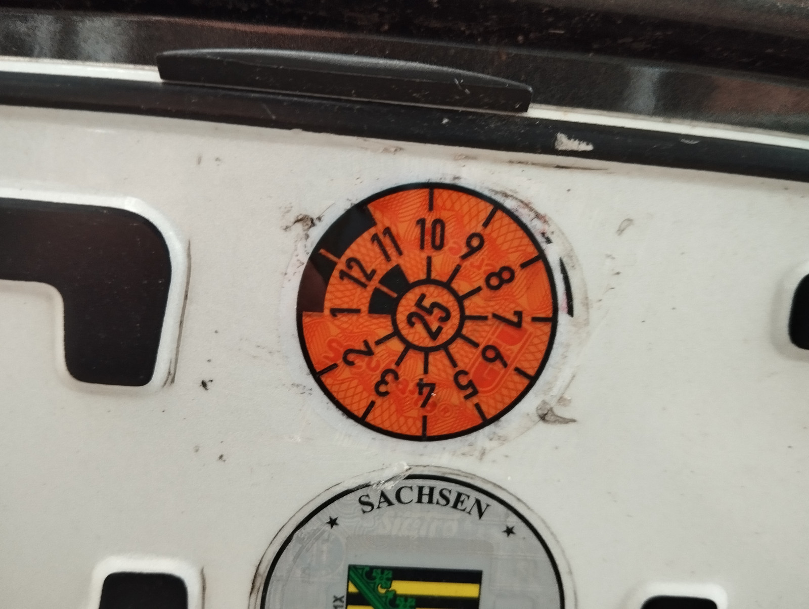 Der Schrottplatz - Spiegelsymmetrisch des Showrooms