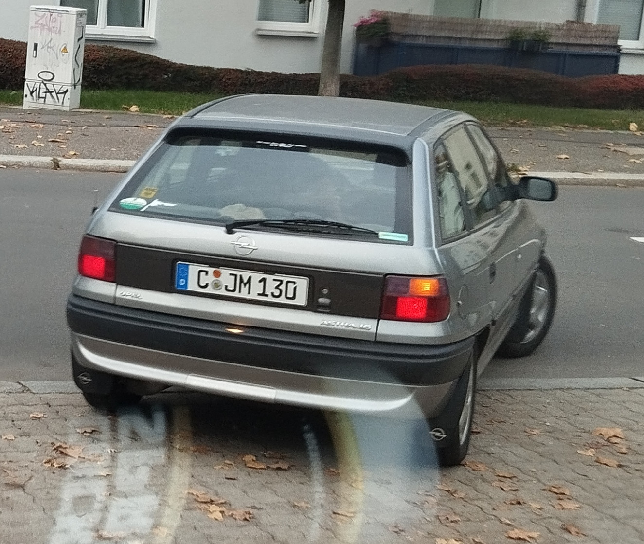 Der Schrottplatz - Spiegelsymmetrisch des Showrooms