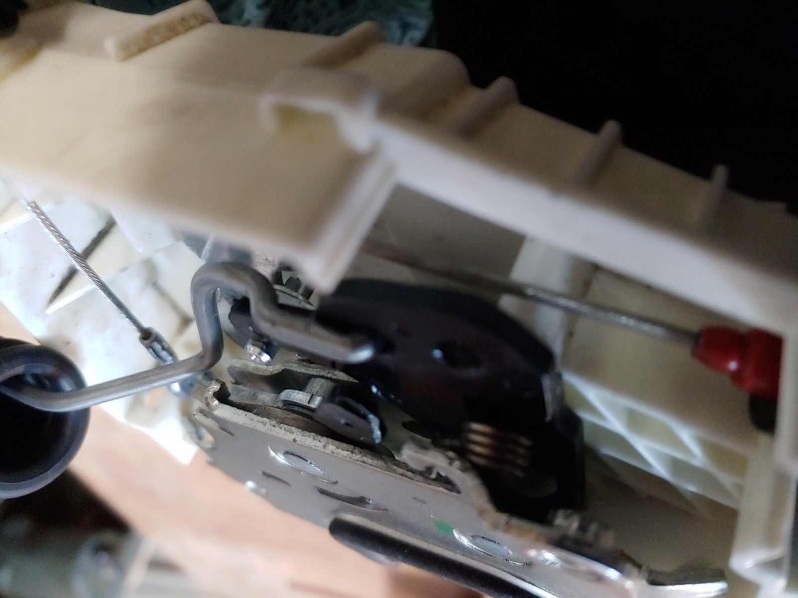 Tür rechts schliesst nicht, 2. Anfrage, es iist nicht der Faltenbalg.