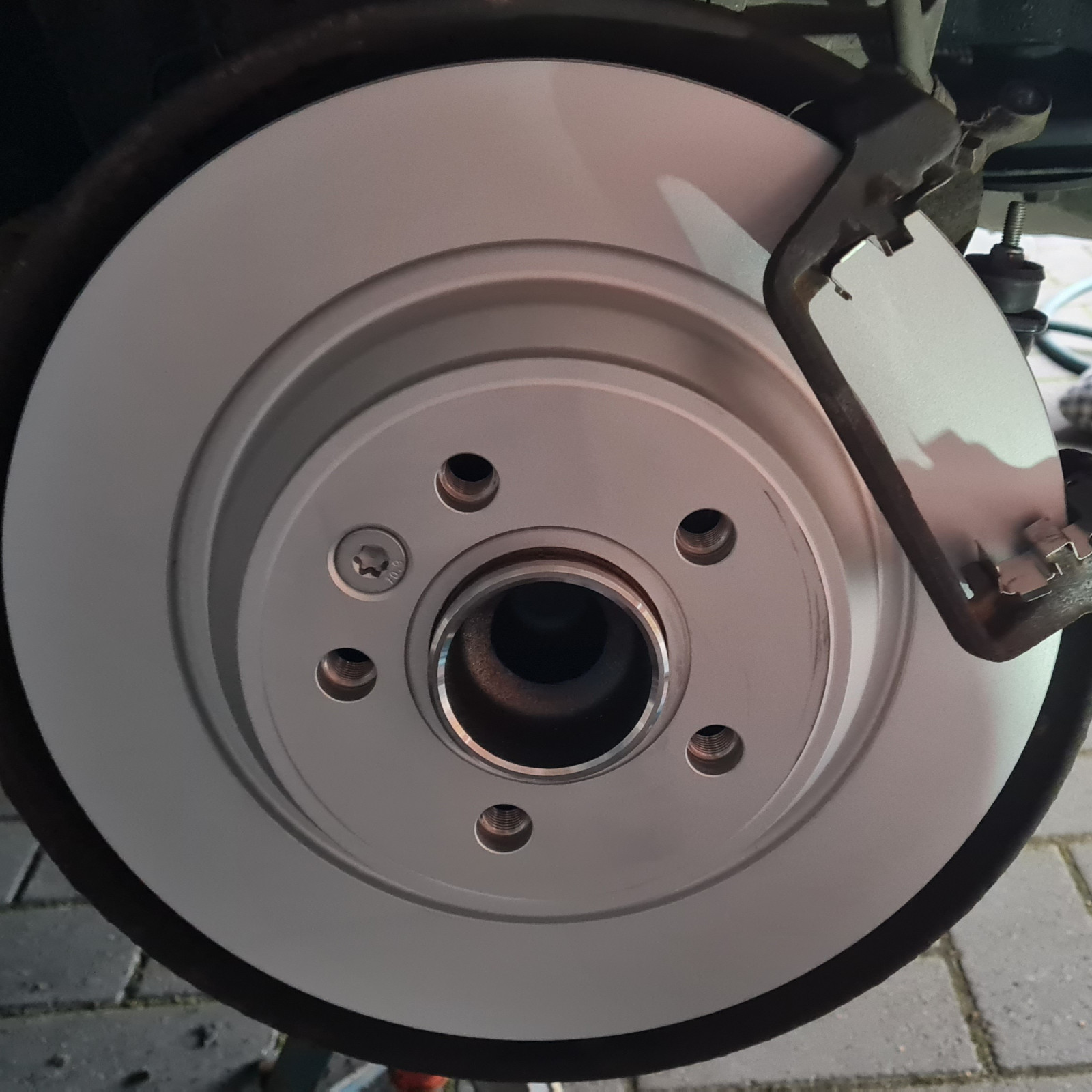 Bremsbelaghalter montiert