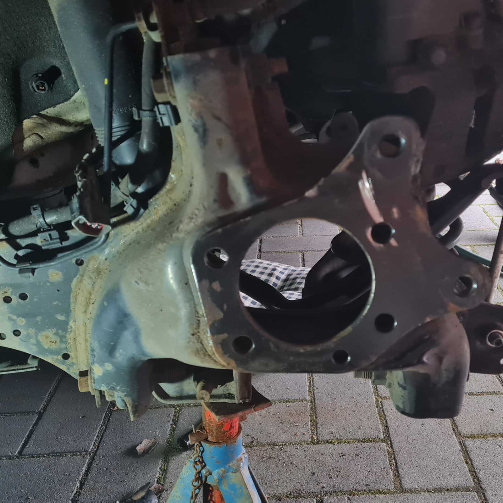 Radlager und Spritzschutz ab