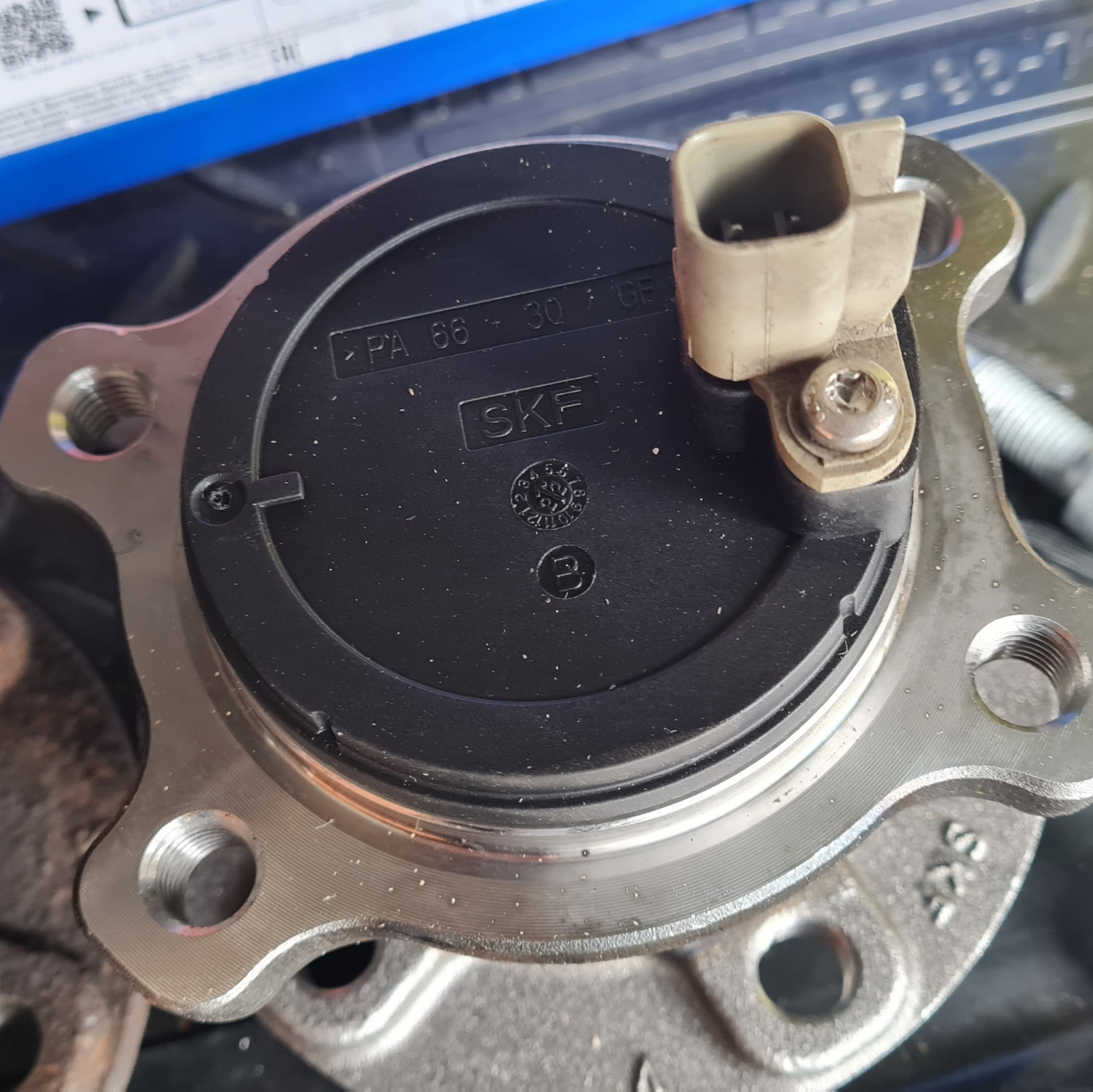 Sensor eingesteckt und festgezogen