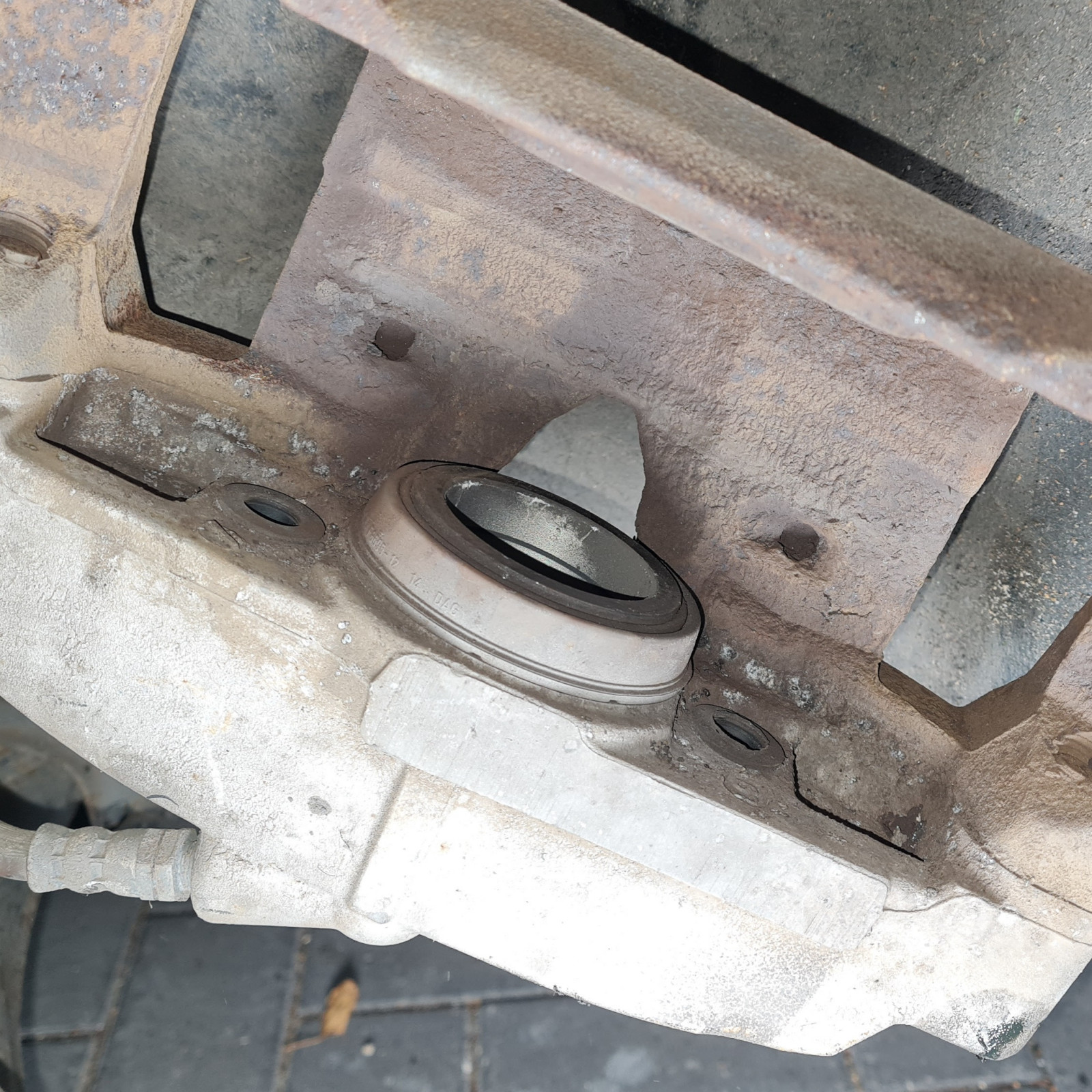 Bremskolben zurückgedrückt