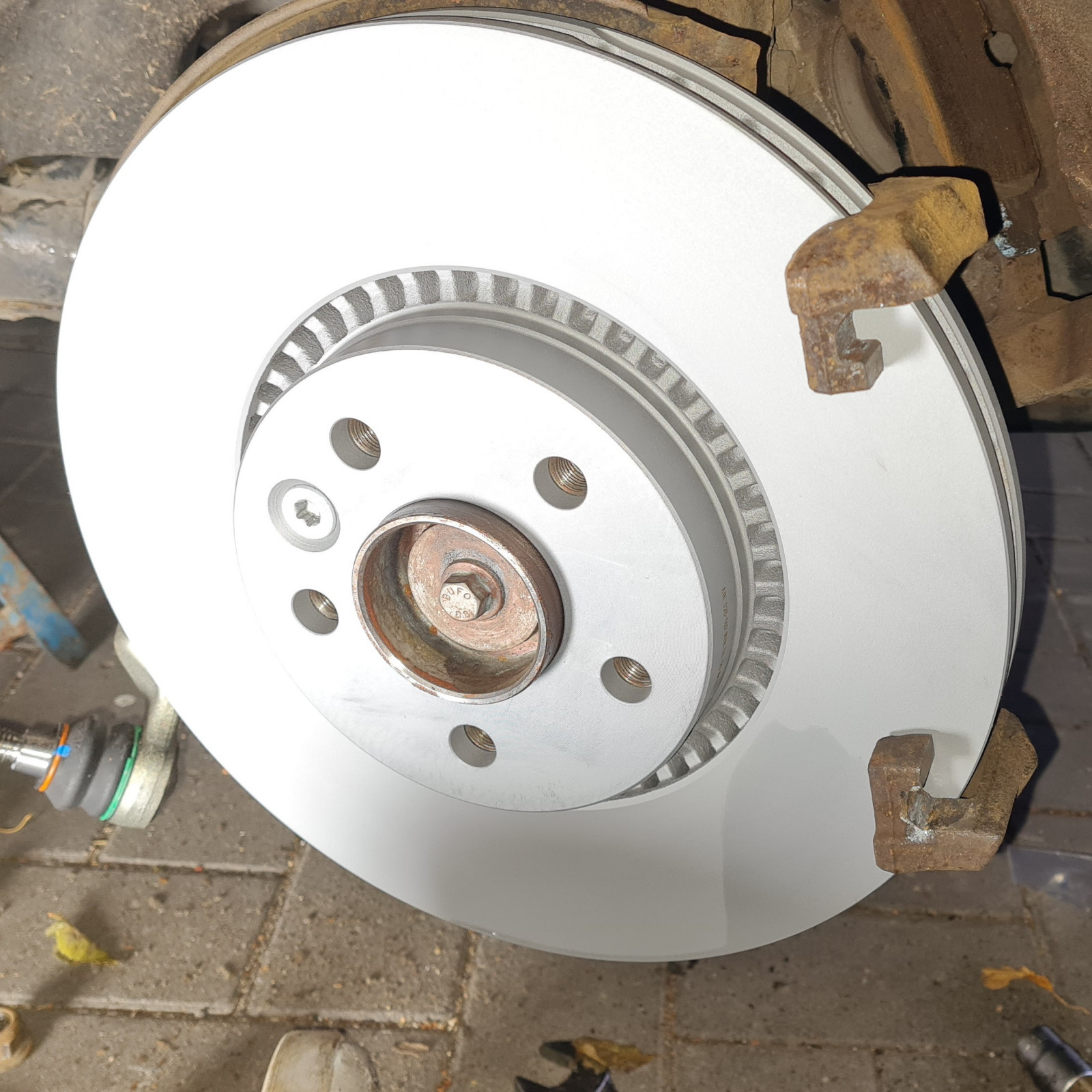 Zentrierschraube eingesetzt