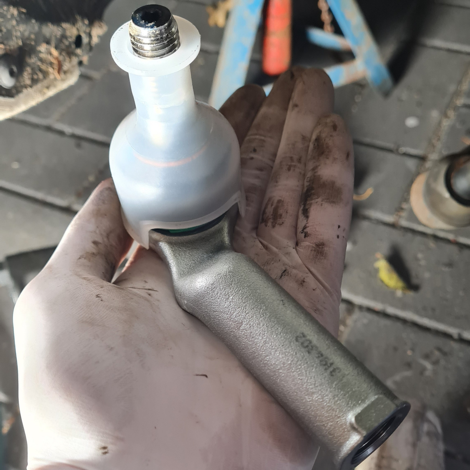 Neuer Spurstangenkopf