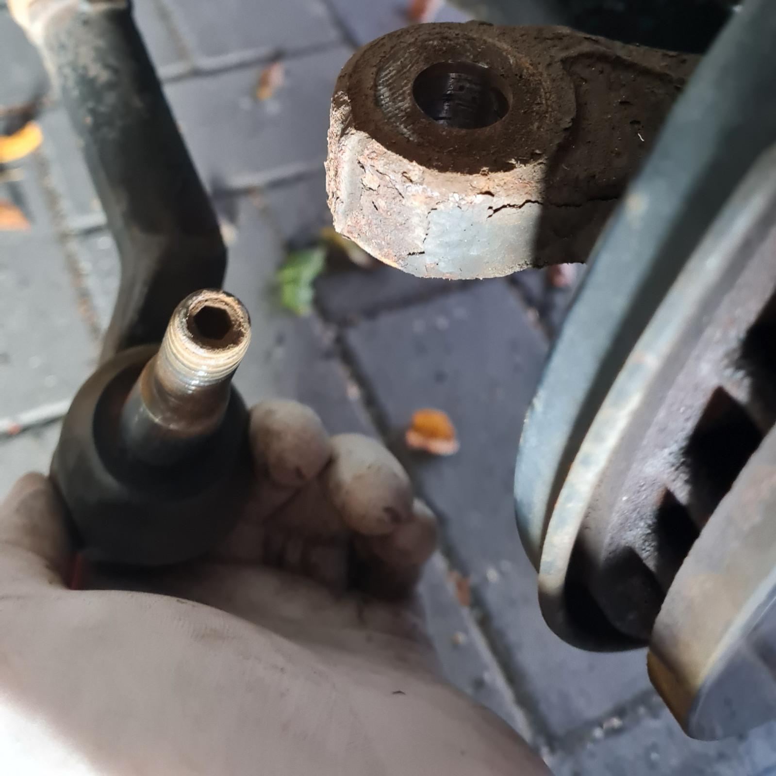 Spurstangenkopf ausgedrückt