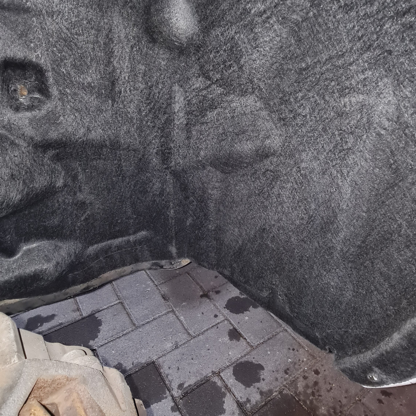 Neuer Kasten drin und kein Loch