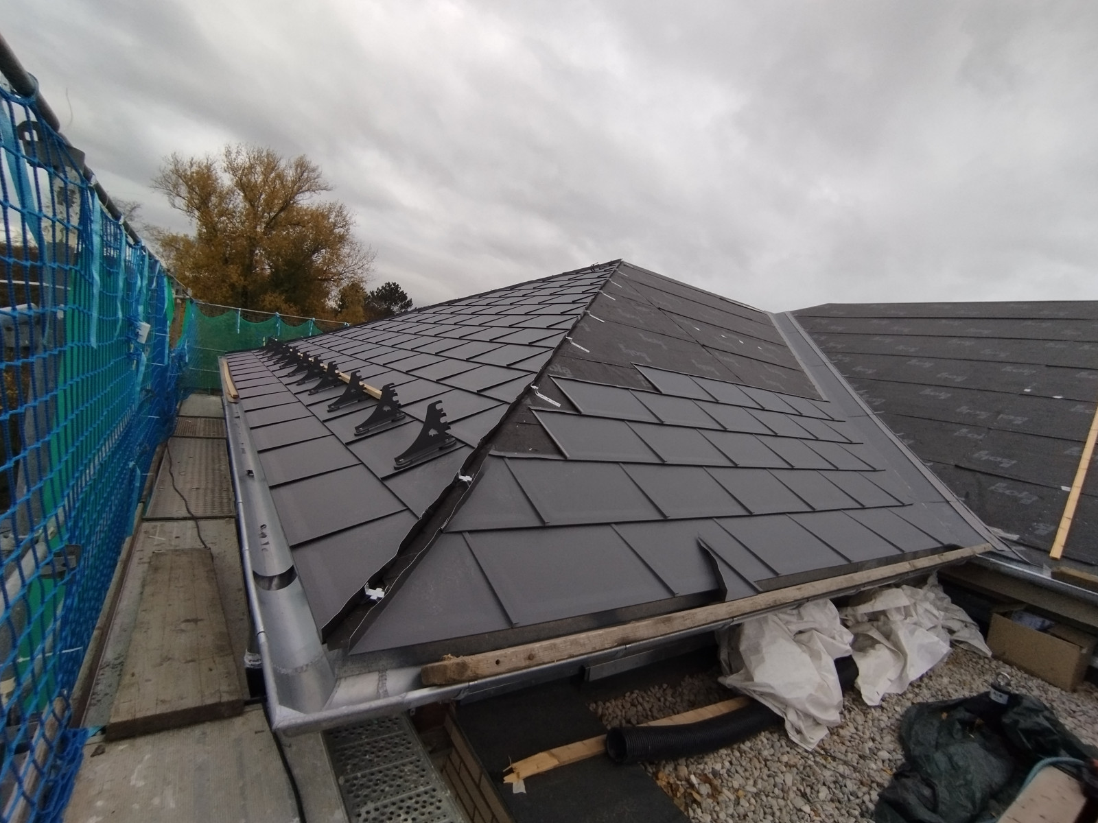 Der Schrottplatz - Spiegelsymmetrisch des Showrooms