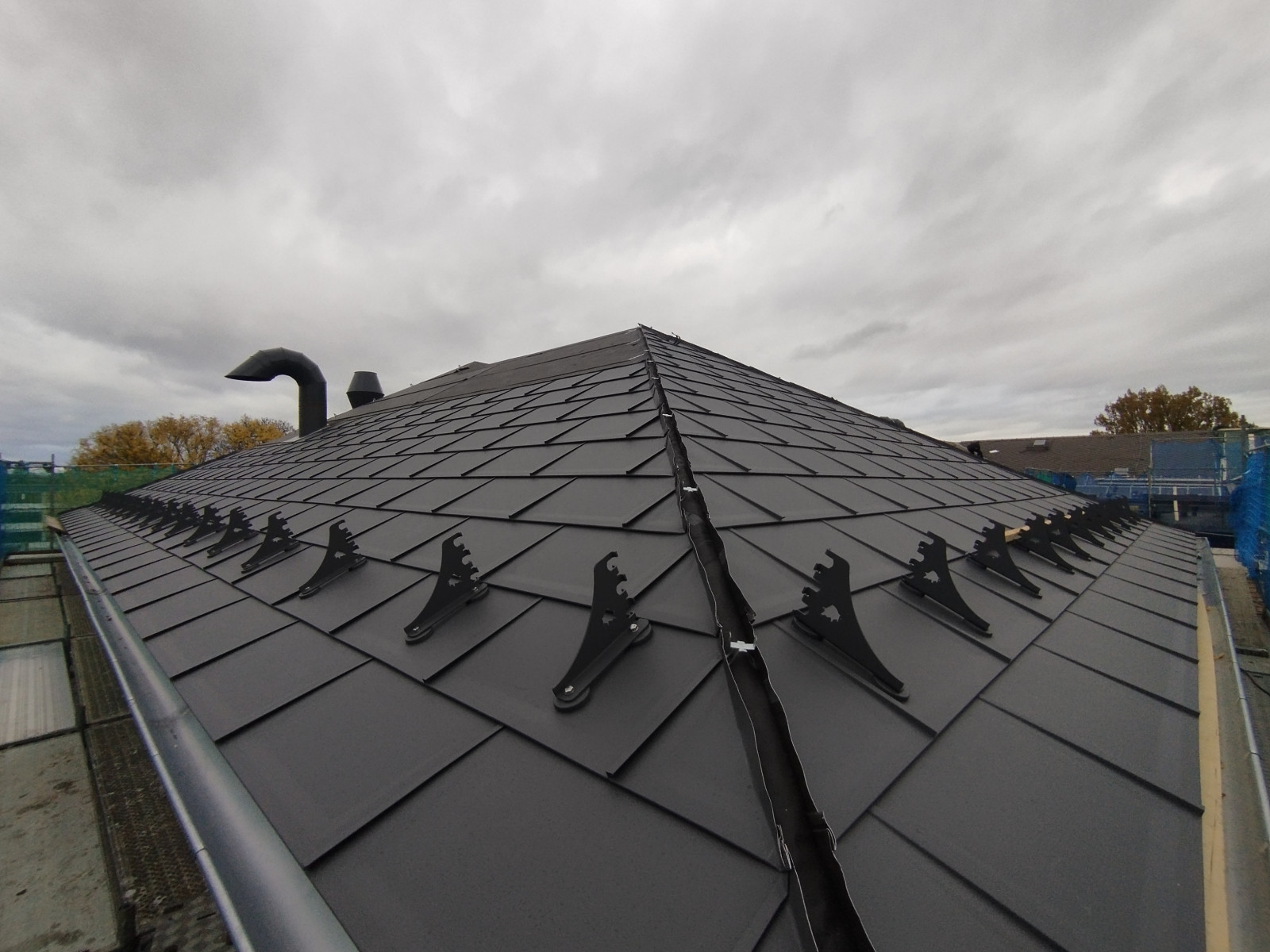 Der Schrottplatz - Spiegelsymmetrisch des Showrooms