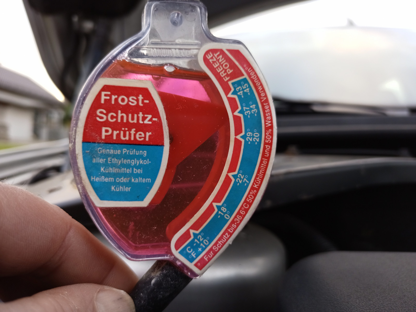 Thermostat und Kühlflüssigkeit