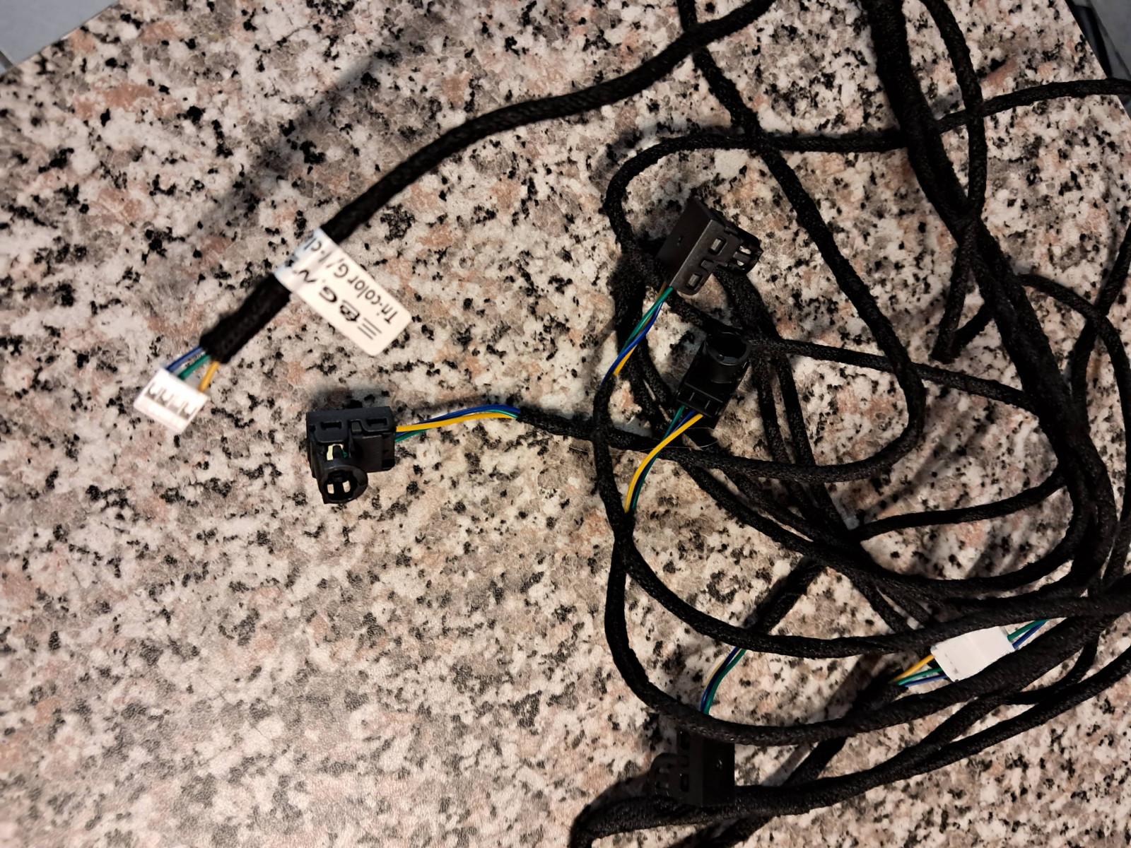 Wo ist die CAN Bus Leiste zum Anschluss der Ambientebeleuchtung?