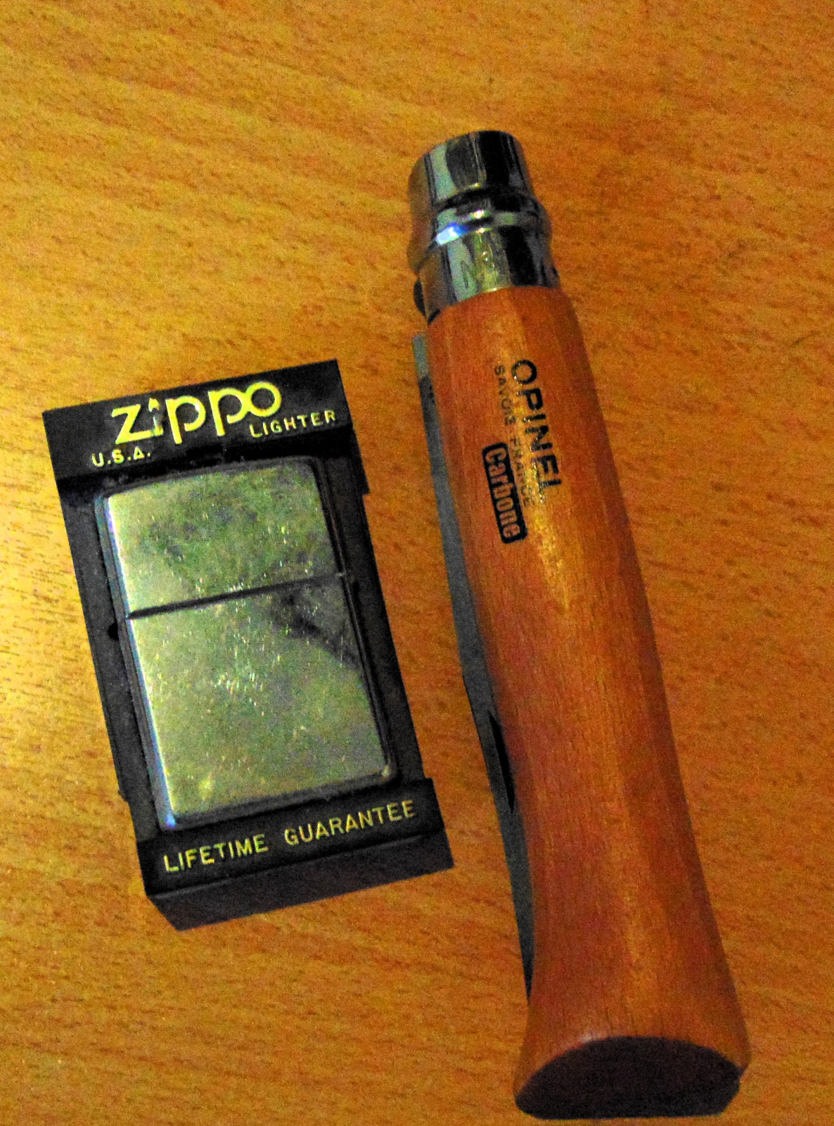 Zippos, Bikermesser, Lagerfeuer in Zeiten der E-Moppeds.