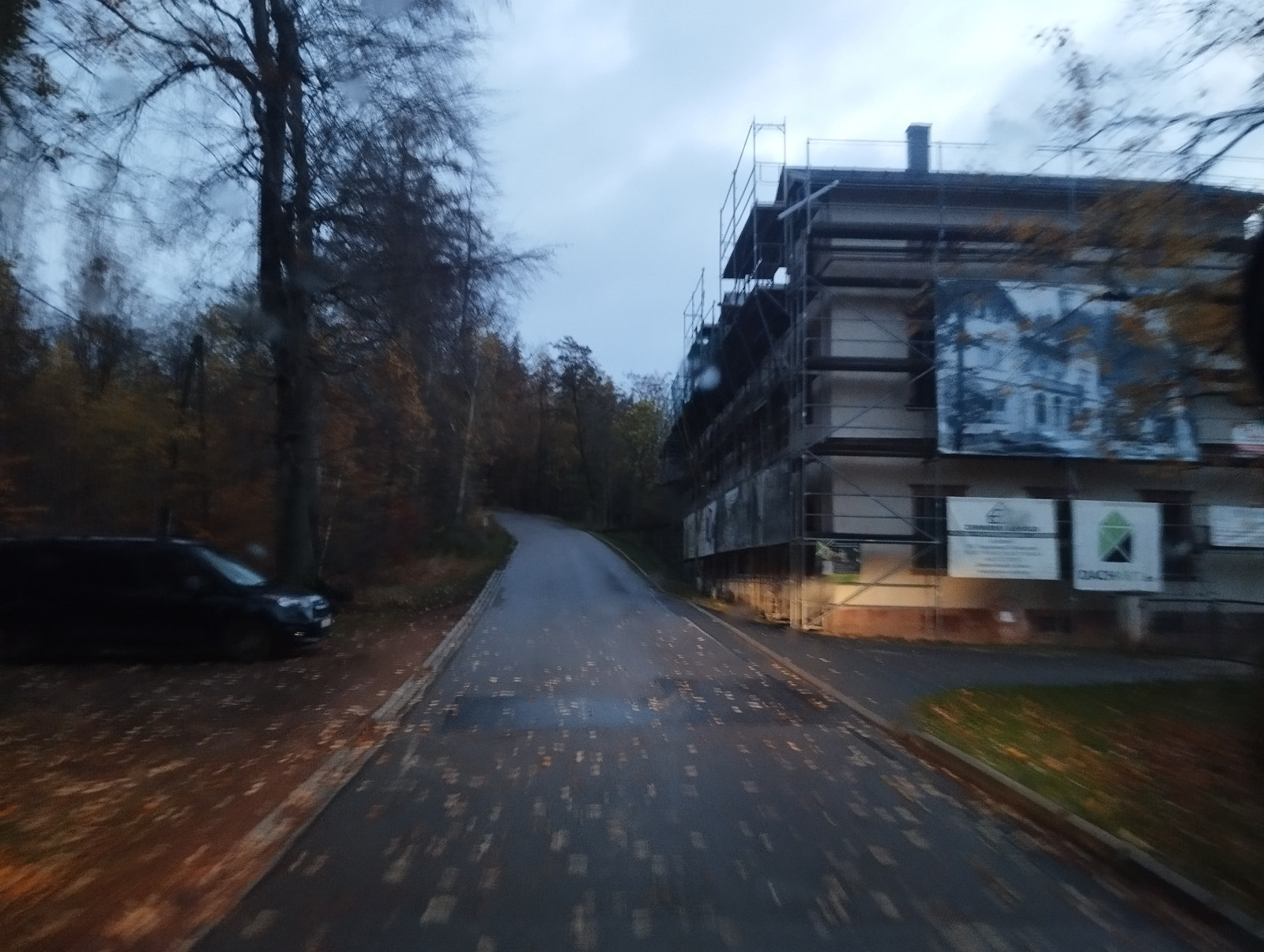 Der Schrottplatz - Spiegelsymmetrisch des Showrooms