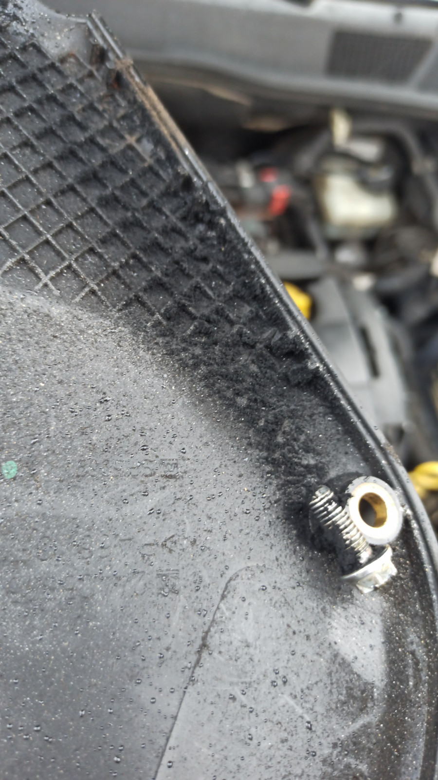 Riemenscheibe (?) Geräusch und Bewegung neben Motor