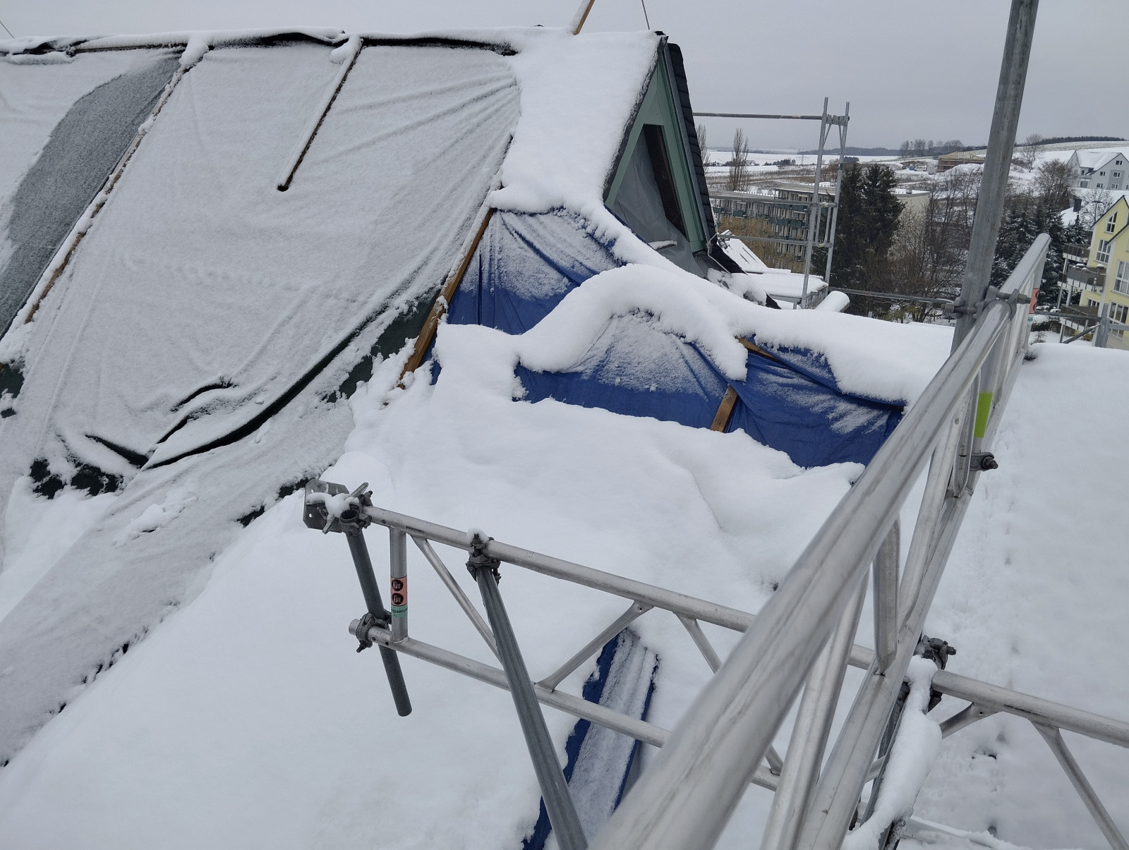 Der Schrottplatz - Spiegelsymmetrisch des Showrooms