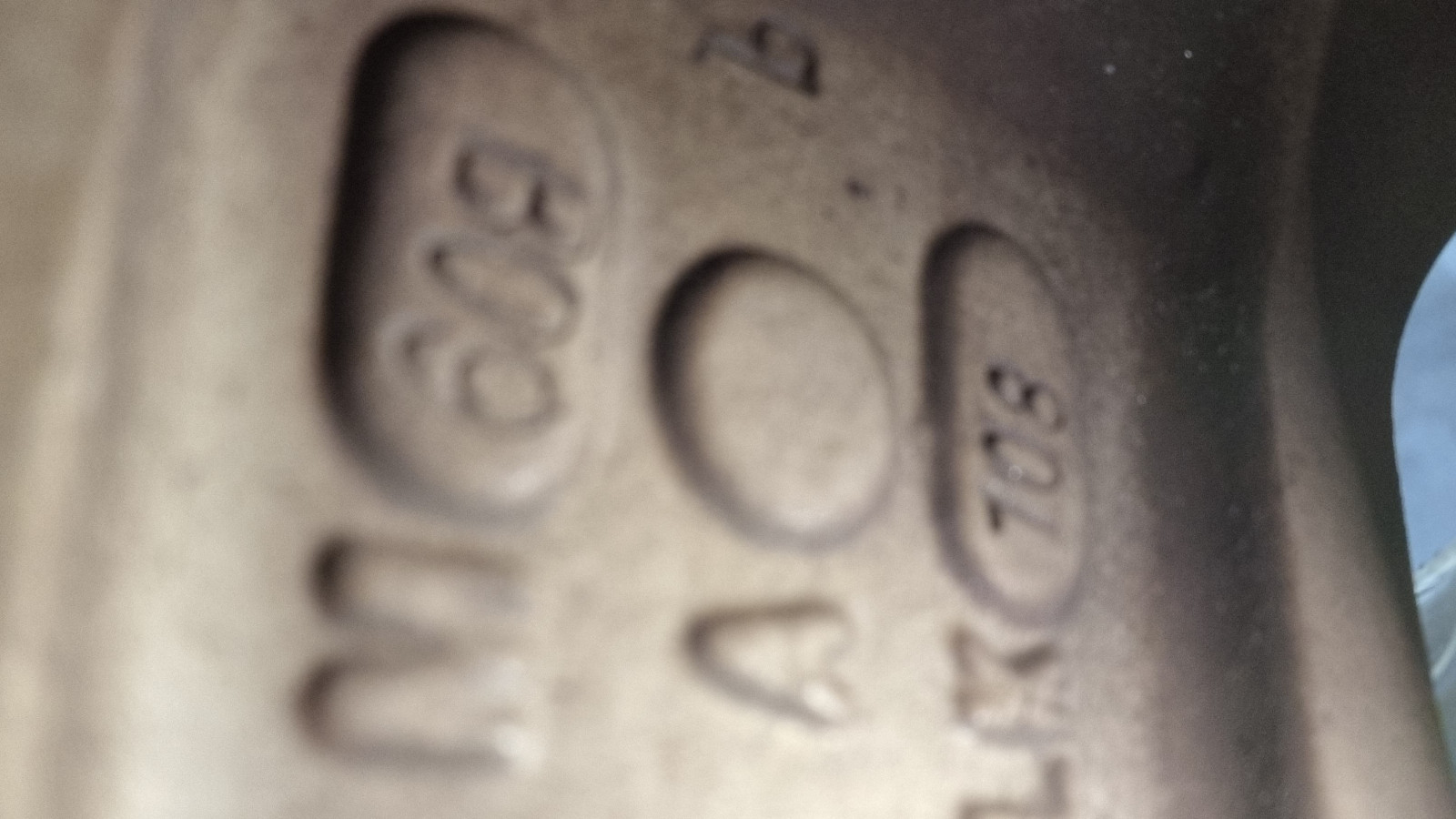 FelgenWissenschaftler gesucht: Suche gleiche Felge oder Winterreifen oder Ganzjahresreifen für V70