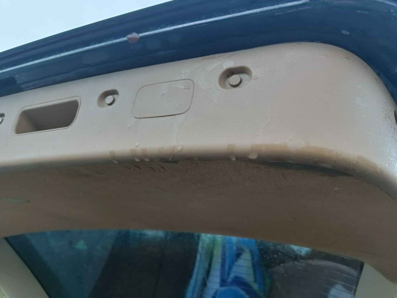 W211 T Modell Wasser tropft aus Heckklappenverkleidung