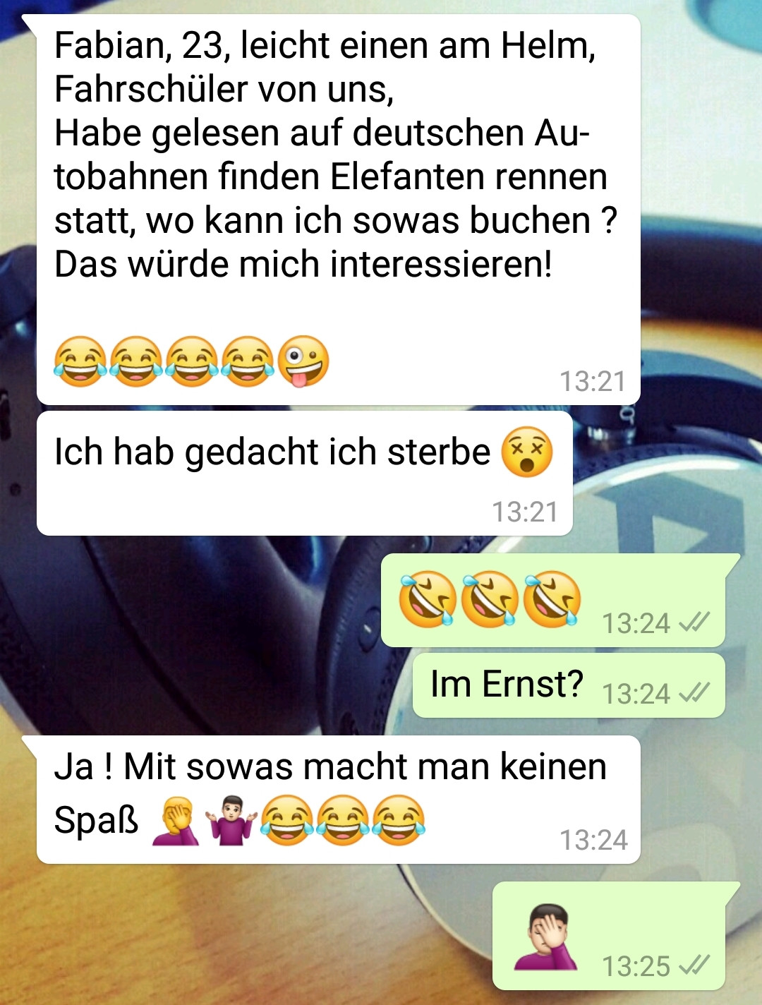 Vielleicht so: Ein Witzefred - um die Biker auf zu lockern