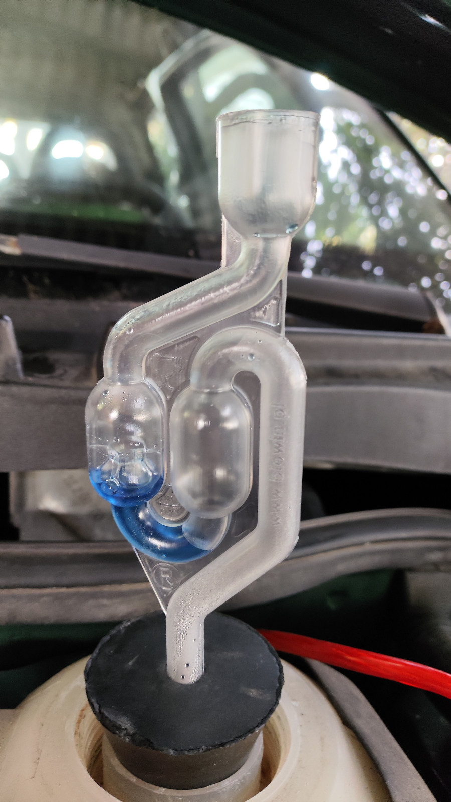 Weißer Qualm aus Auspuff bei Betriebstemperatur