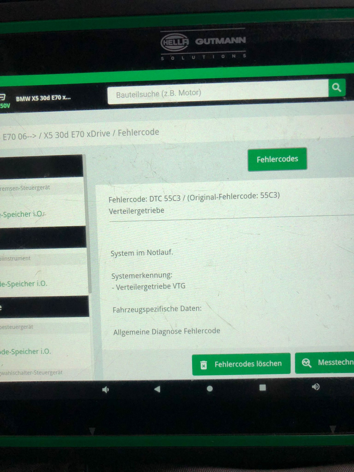 4x4 leuchtet auf / Lenkrad steht minimal schräg