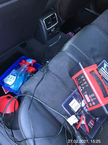 Batterie über Bordsteckdose laden