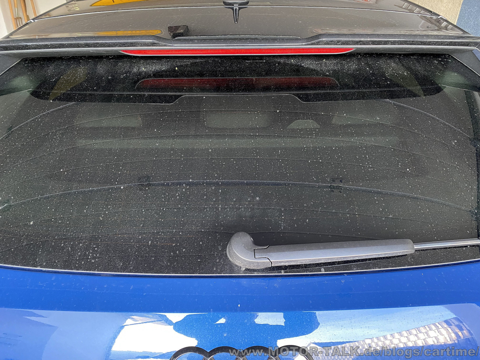 verschmutzte Heckscheibe