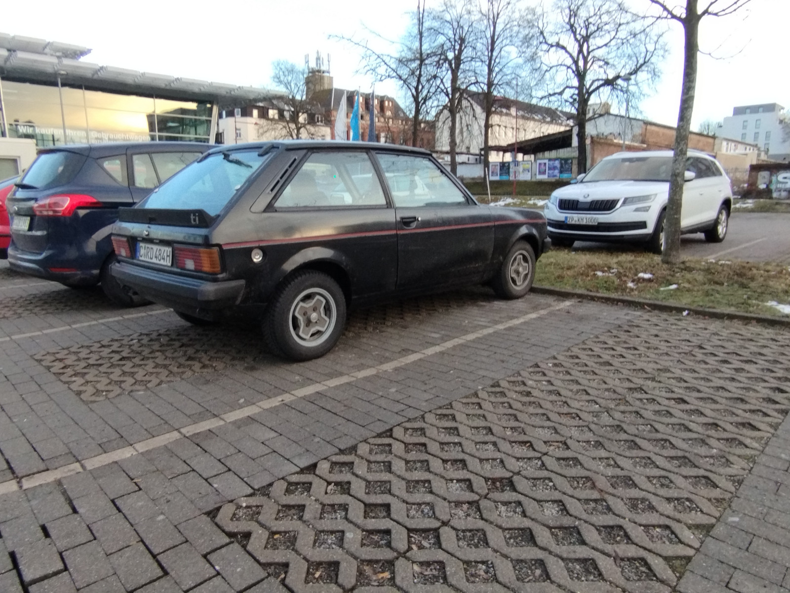 Der Schrottplatz - Spiegelsymmetrisch des Showrooms