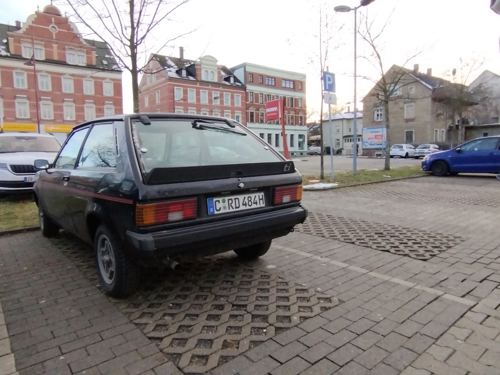Der Schrottplatz - Spiegelsymmetrisch des Showrooms
