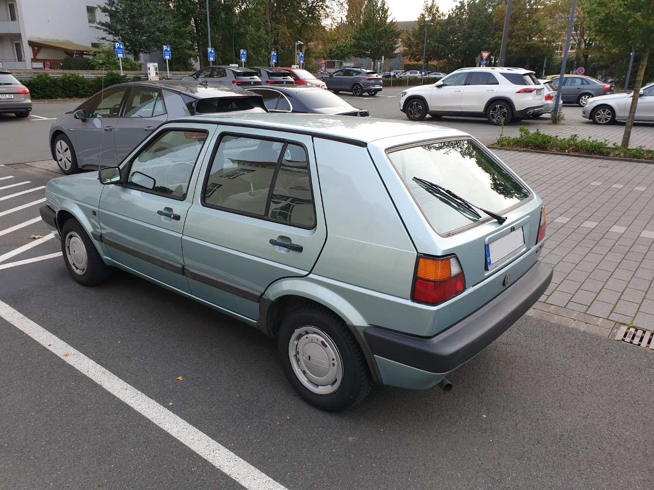 Der Schrottplatz - Spiegelsymmetrisch des Showrooms