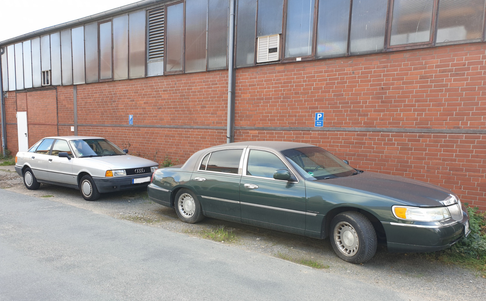 Der Schrottplatz - Spiegelsymmetrisch des Showrooms