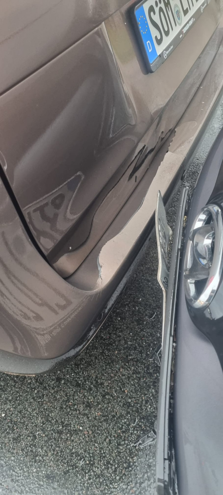 Teilenummer für geteilte Heckklappe wegen Unfallschaden gesucht