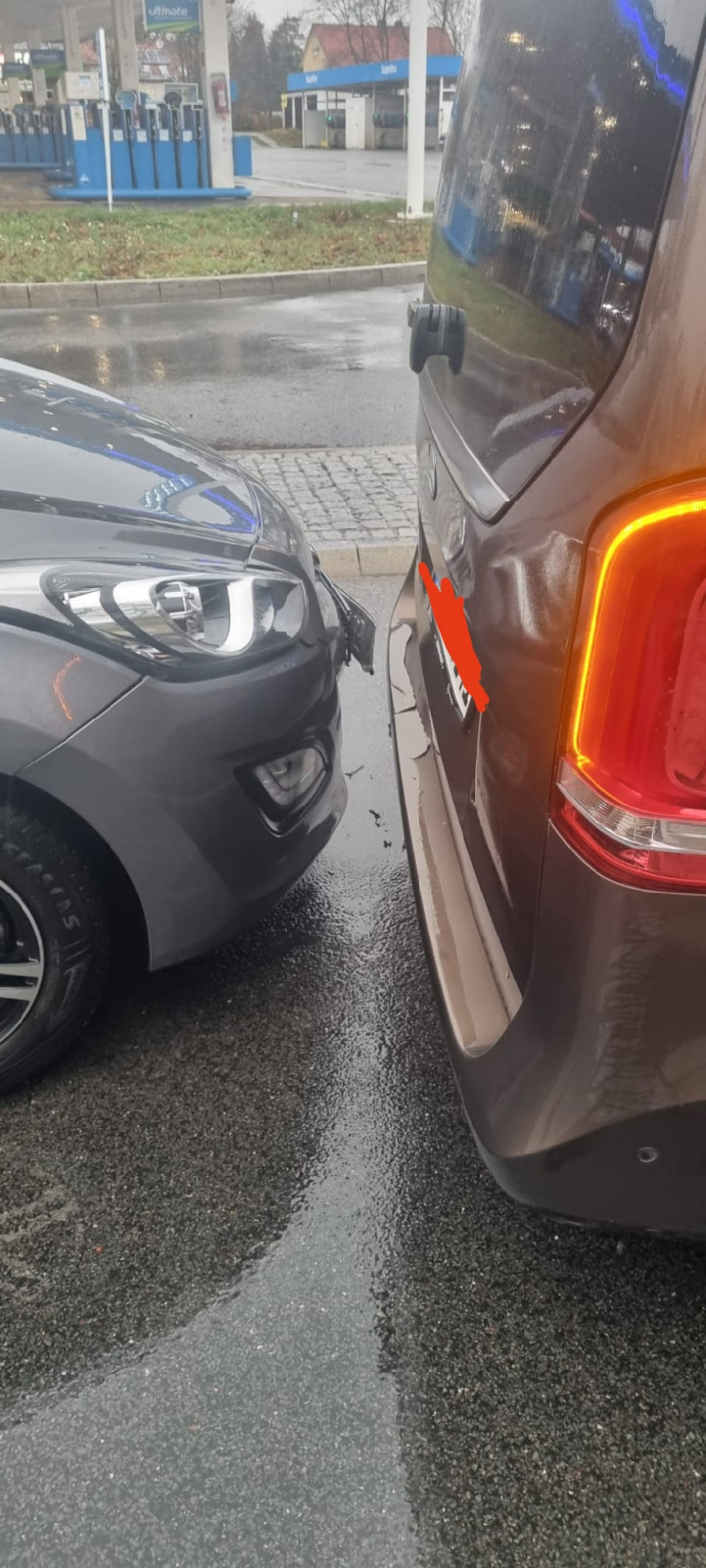 Teilenummer für geteilte Heckklappe wegen Unfallschaden gesucht