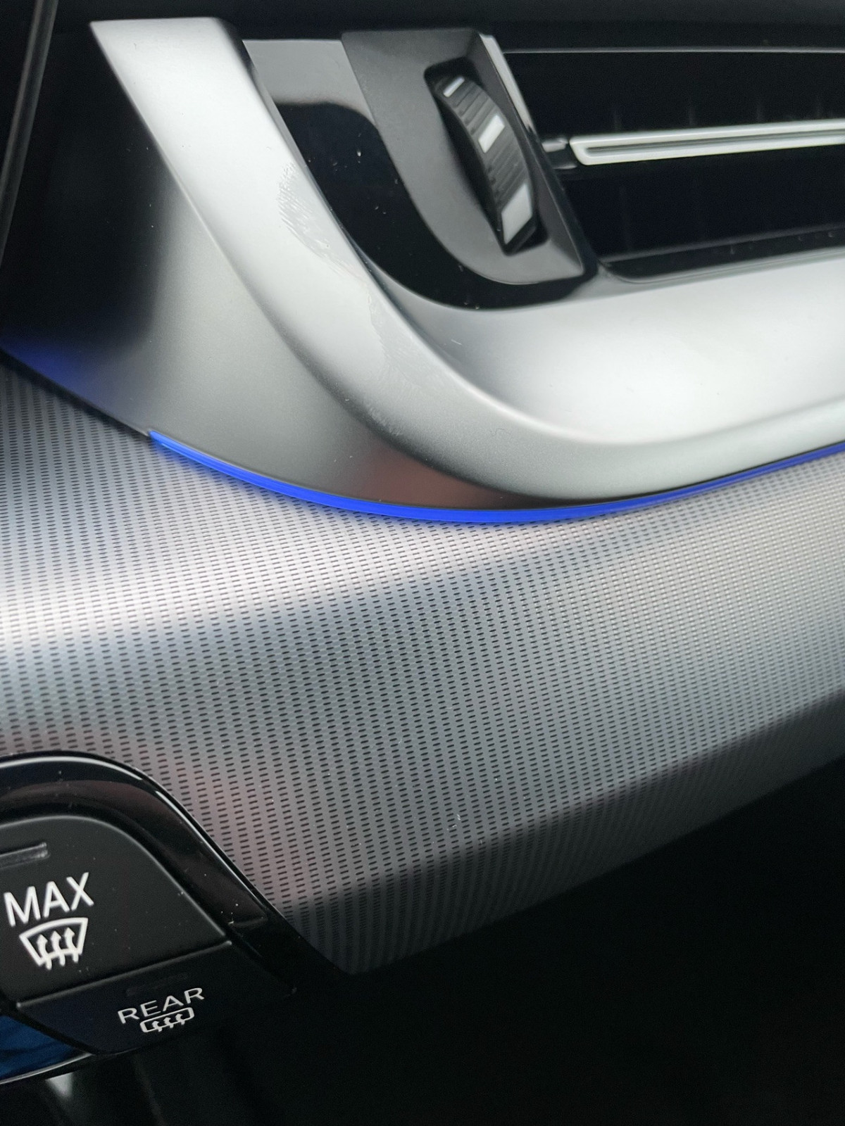 Interieurleiste Aluminium Mesheffect oder Hexacube hell